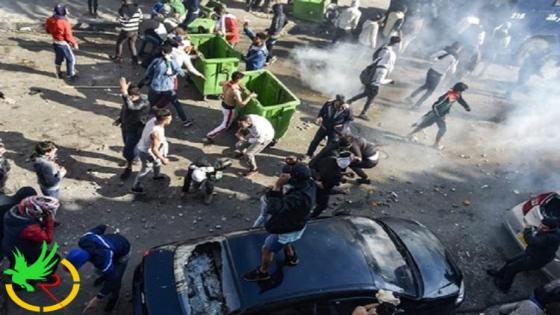 اعتقال مسلحين وسط المتظاهرين الجزائرين
