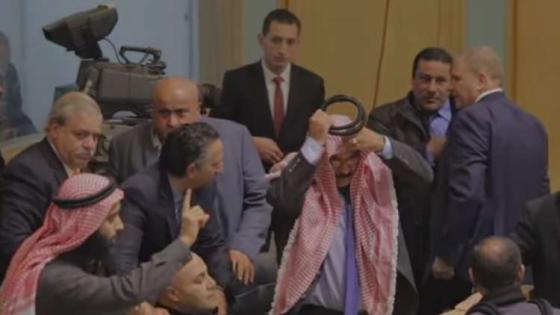فضيحة جديدة .. مشاجرة داخل برلمان عربي